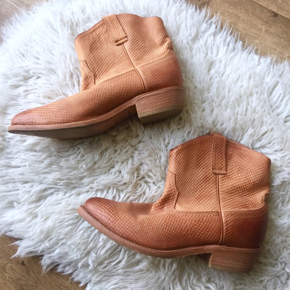 NWOT Miz Mooz Cabana Boot